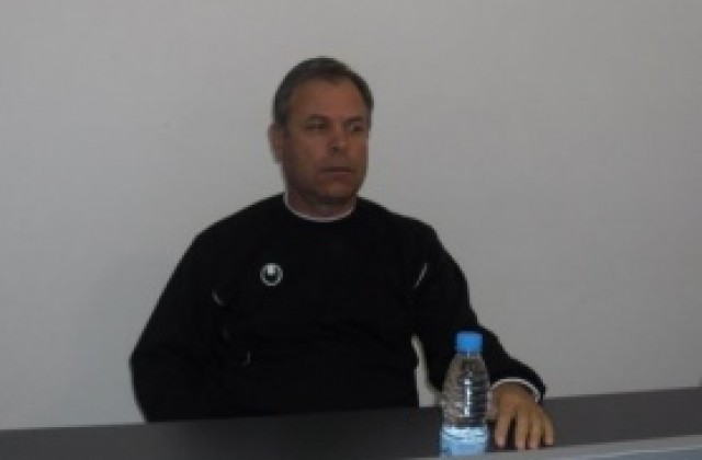 Стефан Генов за лагерите, противниците и новите в Локо Пд