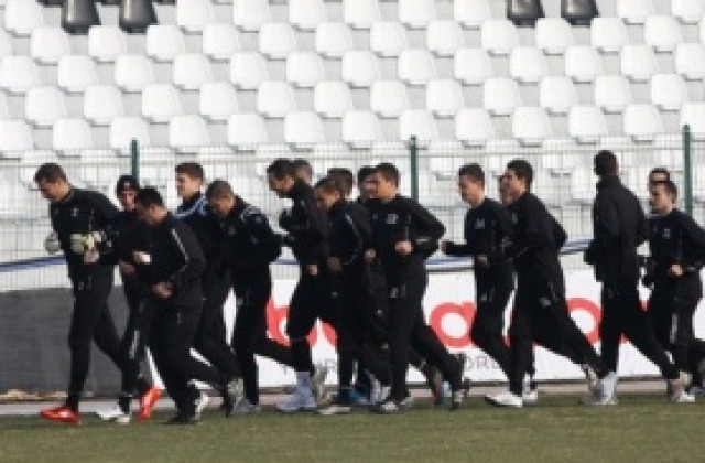 Локо Пд стартира с 28 футболисти