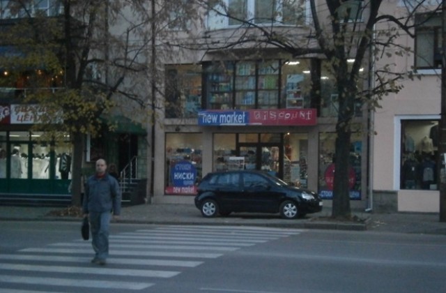 Блъснаха пешеходец на Брянска