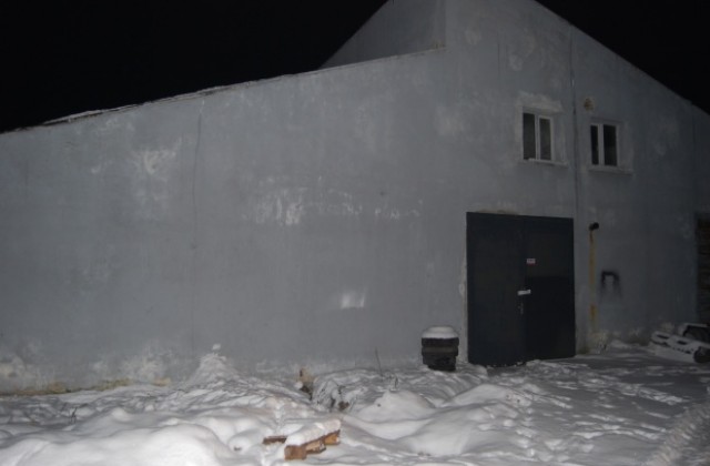 Агенцията по безопасност на храните затвори нелегален склад с 200 тона варива