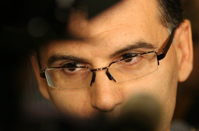 Има зависимост между плащанията на надбавките и възстановяването на европари, твърди Дянков