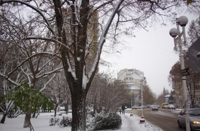 Ясно време и частично мокри пътища в областта