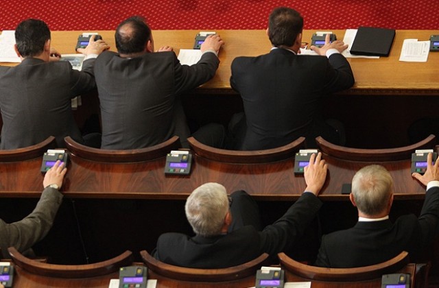 НС подкрепи ветото на Плевнелиев върху промени в закона за насърчаване на инвестициите