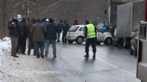 Коли и пешеходци пострадаха от поледицата в Силистренско