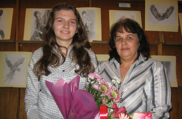 Деветокласничка от ПМГ с втора изложба