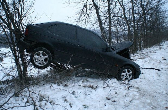 Пътищата в страната са обработени, на места - заснежени