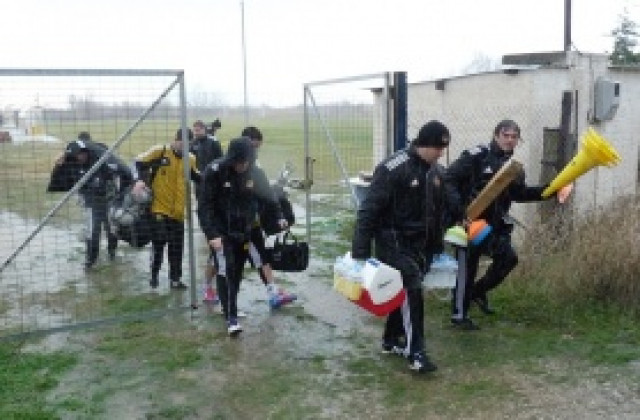 Гръмотевична буря прекъсна тренировката на Ботев