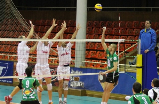 Волейболистите ни отстъпиха три пъти пред „Нефтохимик 2010”