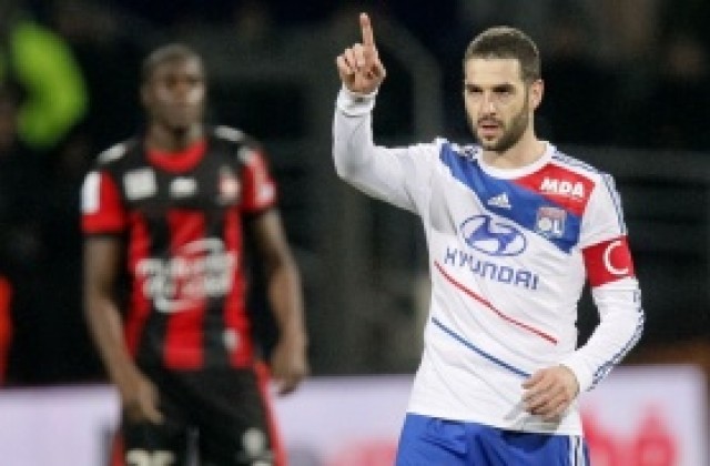 Лион отряза Юве за Лисандро