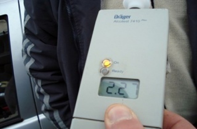 Неизвестен счупи стъкло на автомобил в Дупница, пиян в Рила