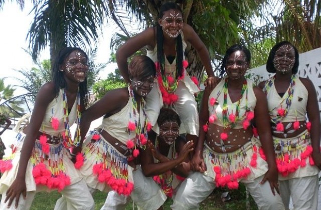 Маскирани играят тази нощ в Пернишко за празника „Сурва”