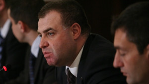 Найденов нападна Моника Йосифова за сделка със земи