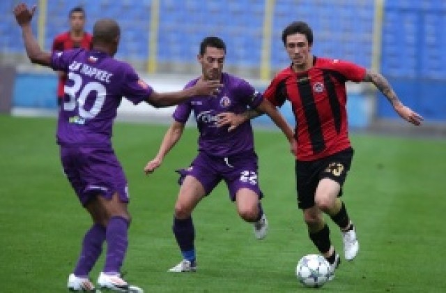 Четирима не тръгнаха с Локо Сф на лагер в Сандански