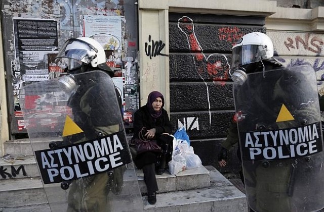 Откриха стрелба по централата на гръцката управляваща партия в Атина