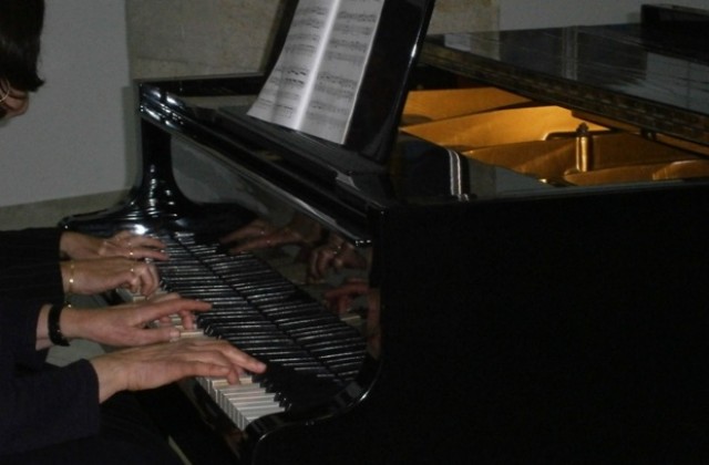 Пропуските за концерта на пианистката Фуджико Хеминг свършиха още преди 10 часа