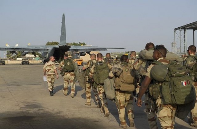 Великобритания и САЩ ще помагат на Франция при операцията в Мали