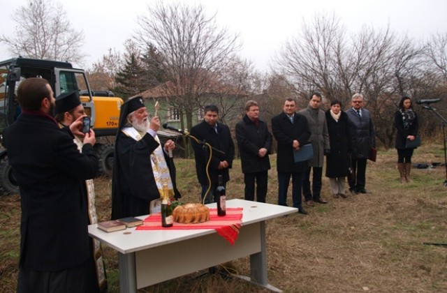 Първа копка по проект „Домашен уют и грижа за деца в риск