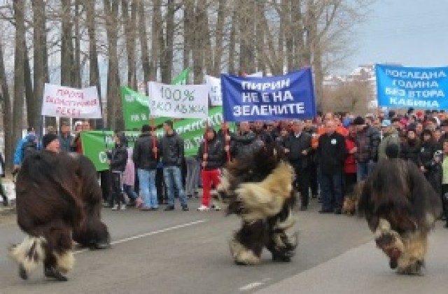 Над 300 души блокираха пътя за Банско