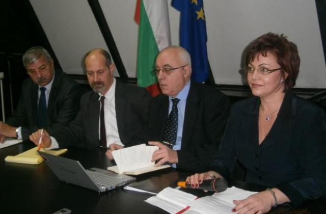 С АЕЦ “Белене” България ще бъде сериозен играч на енергийния пазар, смята Нинова