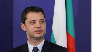 Делян Добрев Трябва да бъдат съкратени част от служителите на
