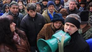 Спешна среща между синдикати и министър Добрев за съдбата на