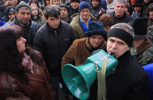 Спешна среща между синдикати и министър Добрев за съдбата на ВМЗ-Сопот