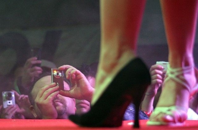 Необвързаните гледат порно 3 пъти седмично