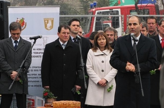 Цветанов направи първа копка на нова сграда на противопожарна служба в Казанлък