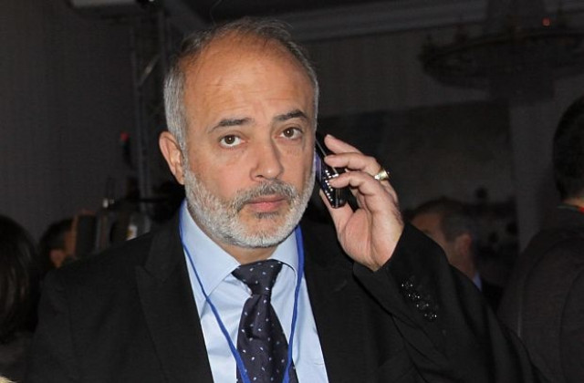 Младенов: Оздравяването на една компания включва и съкращения