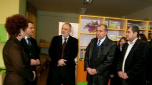 Обновена детска градина и нов център за социални услуги откриха