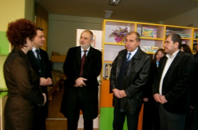 Обновена детска градина и нов център за социални услуги откриха днес в Севлиево