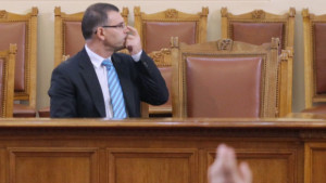 Дянков отказа да каже дали ще има следколедни добавки за