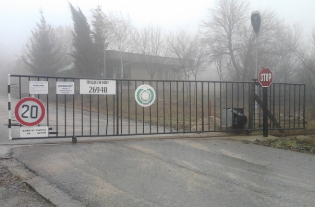 Зам.-министър Радев: Камикадзета ли работят тук?