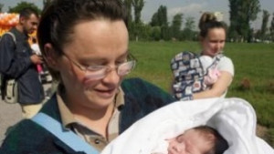 Лекаримузиканти свирят на Бабинден в Лесичери