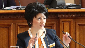 Д Атанасова отговори на питането за лечението на френските парашутисти