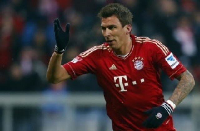 ВИДЕО: Манджукич даде тон на Байерн срещу Фюрт, преследвачът Байер също не сбърка