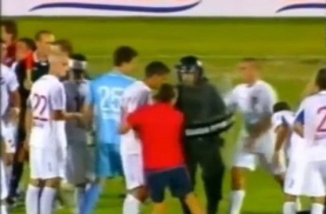 ВИДЕО: Вижте вратарската изцепка, която остави Уругвай без футбол за 10 дни