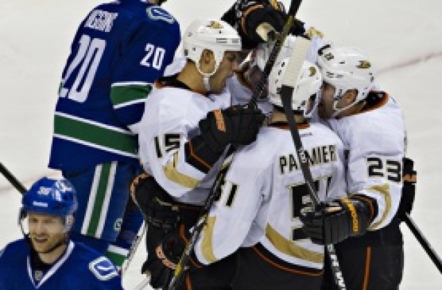 Анахайм потегли с гръмко 7:3 в НХЛ, кошмарен старт за Детройт