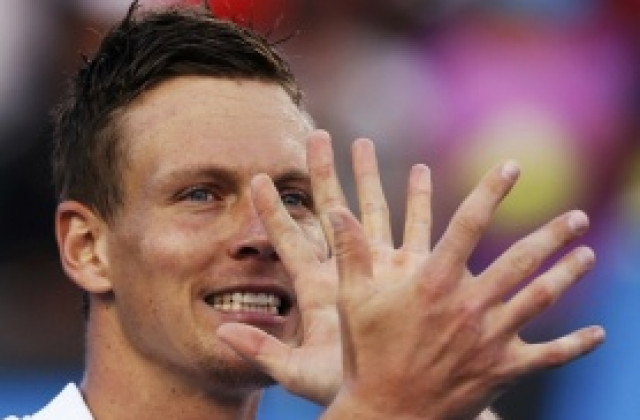 Бердих продължава на четвъртфиналите без загубен сет