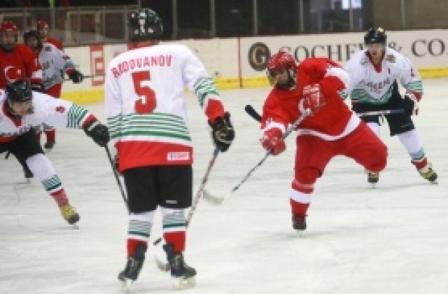 България завърши на второ място на световното по хокей за младежи