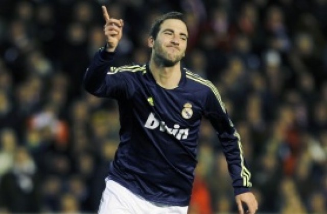 ВИДЕО: Реал разби Валенсия с пет гола за едно полувреме