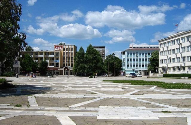 65 безработни в Търговище започват работа, подписват договор с областната управа