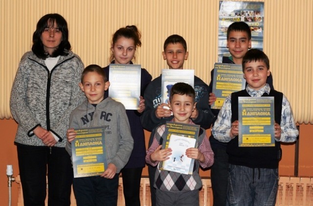 Емил Стефанов победи в третото издание на Млад гросмайстор
