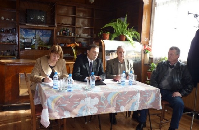 Обществено обсъждане на Бюджет 2013 в селата се проведе в Новозагорско