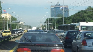 Катастрофа блокира движението по Цариградско шосе