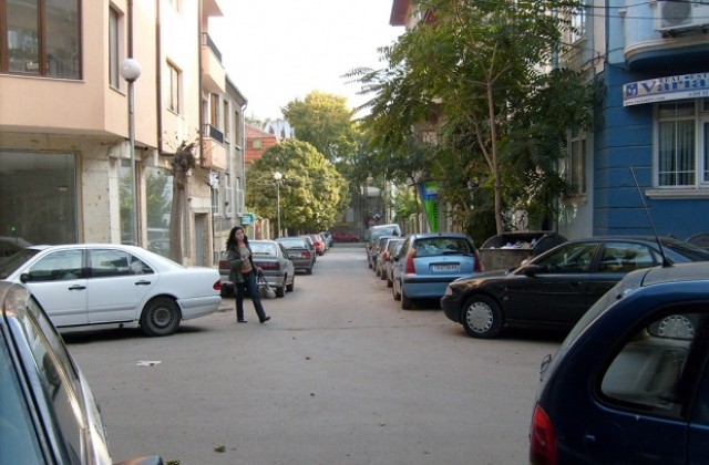 Въвеждат месечен абонамент за общинските паркинги?