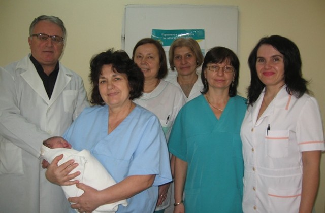 Две момичета се родиха на Бабинден в мездренската болница