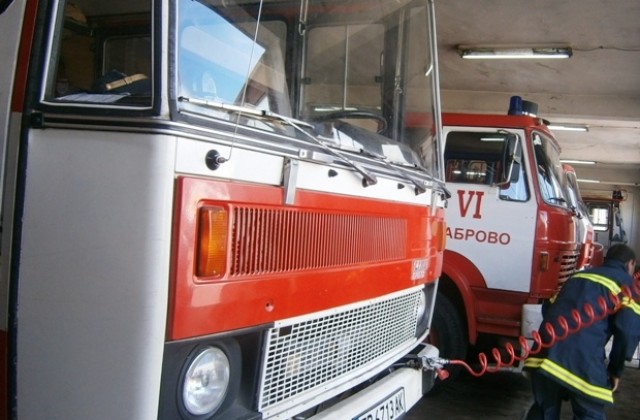 Детска игра с огън запали навес в Габрово