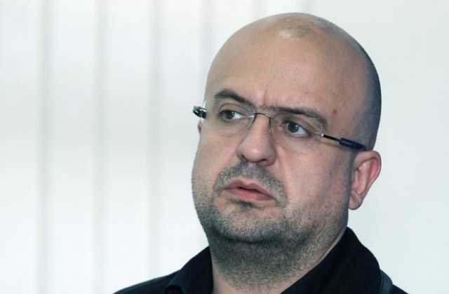 Криминалисти опитвали да внушават на Октай Енимехмедов какво да говори