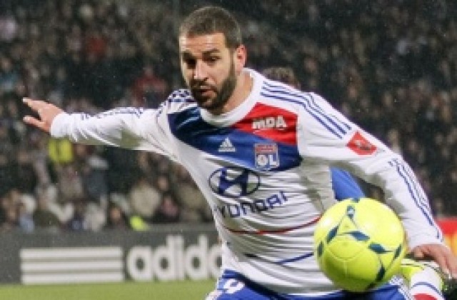 Юве проби защитния вал на Лион, все по-близо до Лисандро